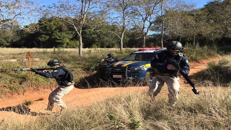 NA BR-364: PM e PRF fazem cerco para prender ladrões de postos de combustíveis