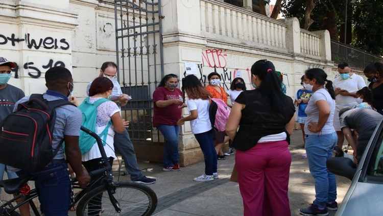 ESCOLAS: Sindicato confirma quase 2 mil casos de covid-19 em rede de ensino