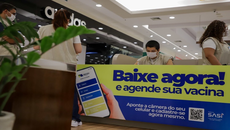 DÚVIDAS: Prefeitura monta stand no shopping para orientar sobre o aplicativo SASI