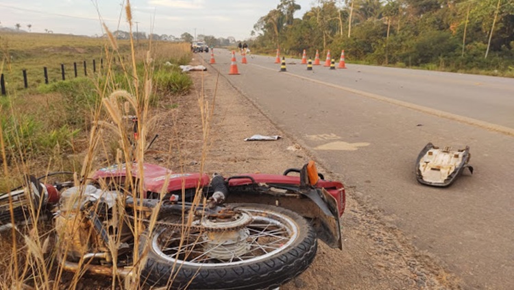 FATAL: Adolescente morre em colisão entre motocicleta e caminhonete na BR-425