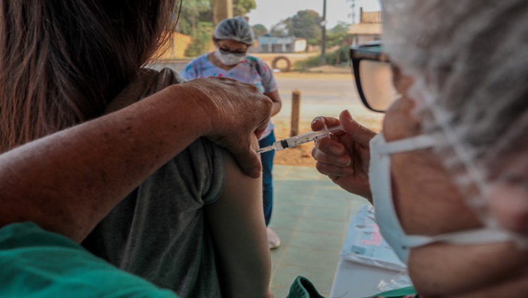 COVID-19: Ações de vacinação resultam em 12 mil doses aplicadas no fim de semana