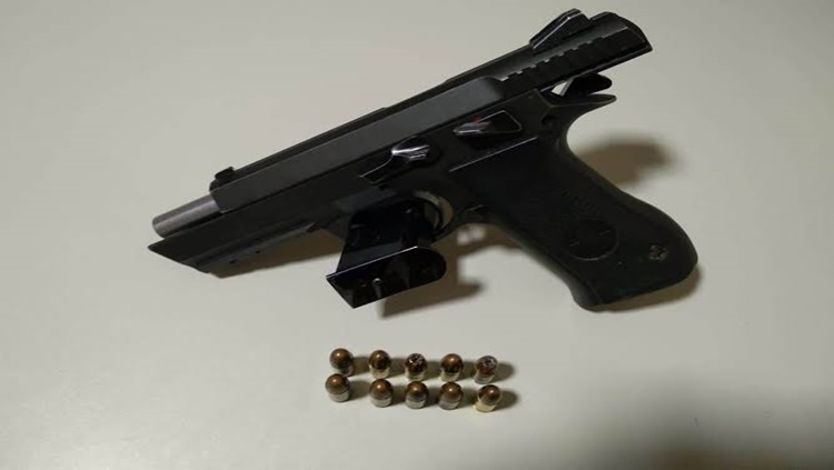 PORTE ILEGAL: Comerciante é preso ao ser flagrado com pistola 9mm na cintura