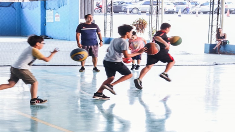 BASQUETEBOL ÀS NAÇÕES: Crianças e adultos têm oportunidade de praticar o esporte em Porto Velho