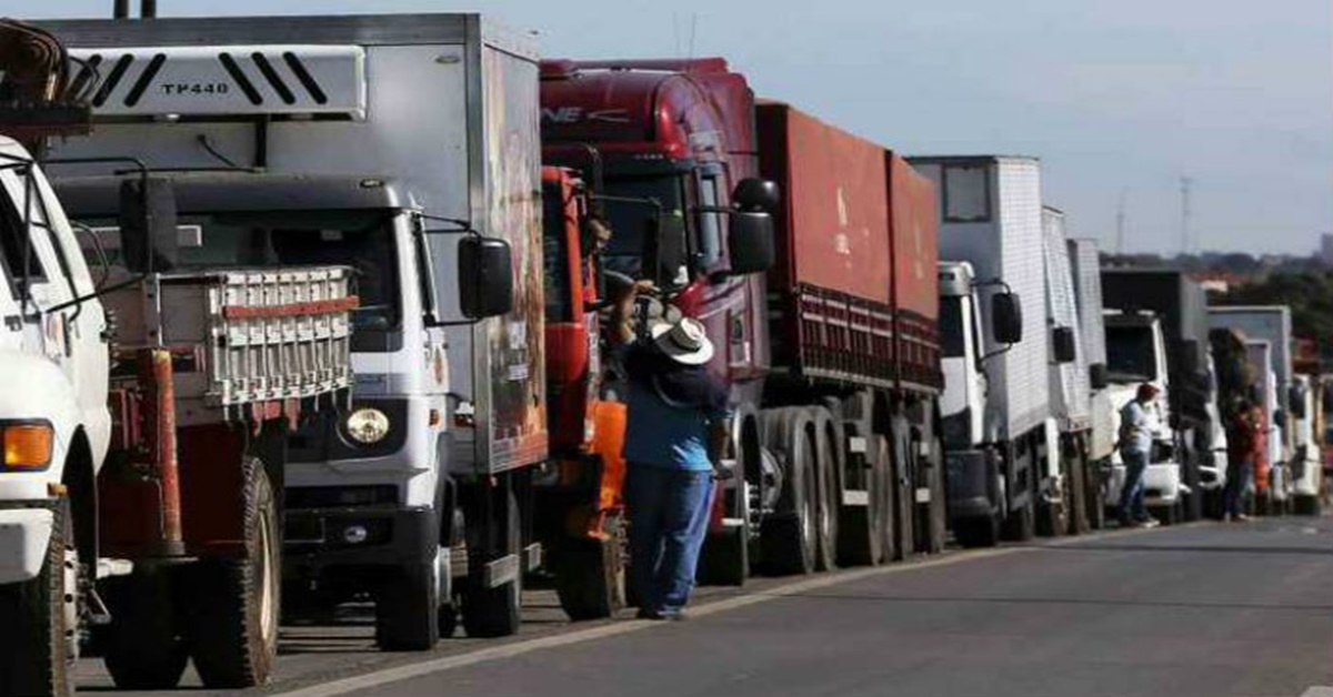 RONDÔNIA: Caminhoneiros paralisam atividades pedindo reajuste no preço do frete