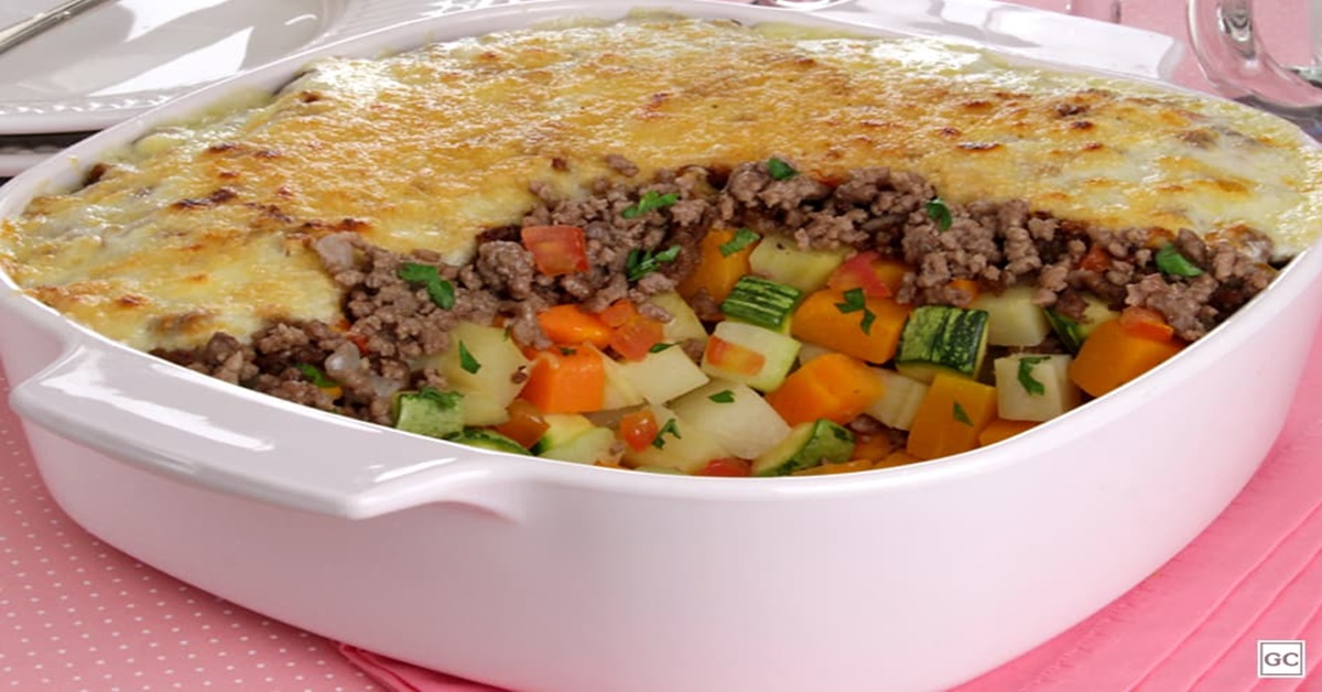 ALMOÇO: Gratinado de legumes com carne moída que fica pronto em 45 minutos