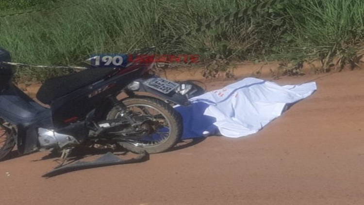 FATAL: Motociclista morre após colidir tragicamente na traseira de camionete 