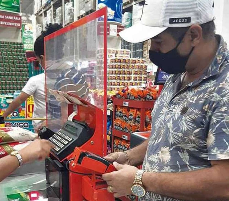 CARESTIA: Estudo mostra que brasileiro faz dívidas até para comprar comida