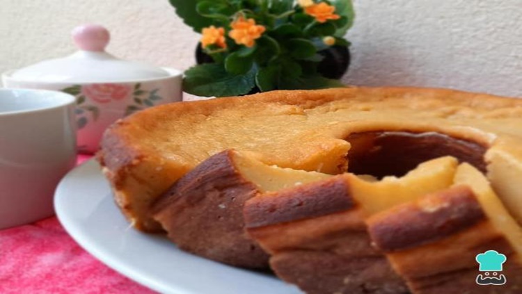 FOFINHO: Bolo de mandioca com leite condensado para acompanhar o cafezinho