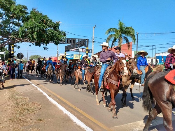 EXPOARI: Geraldo parabeniza associação dos pecuaristas de Ariquemes por cavalgada