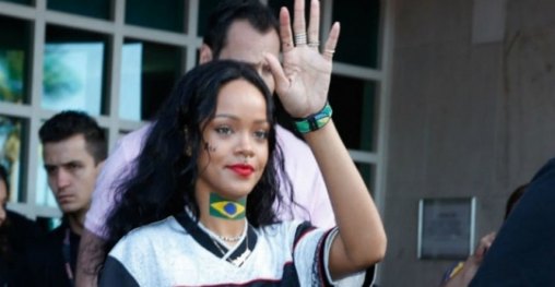 Alunos brasileiros podem ter bolsas de estudo pagas por Rihanna