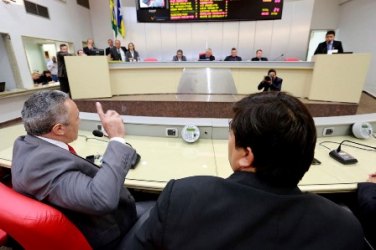 Manutenção de veto a projeto de militares causa polêmica