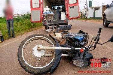 Motociclista e colide com cão e fica ferido