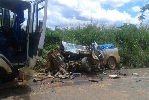 Motorista morre em colisão frontal com caminhão na BR 364