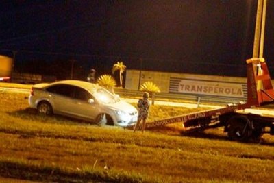 VELOZ E FURIOSA - Mulher em estado de embriaguez cai na lateral da BR-364
