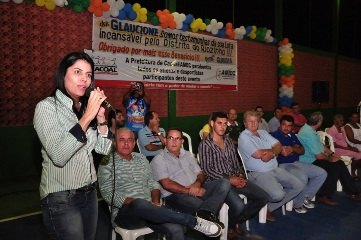 Glaucione participa reinauguração de quadra no Riozinho