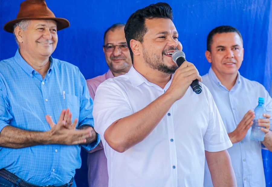 MARCELO CRUZ: Deputado participa de entrega equipamentos para associações rurais