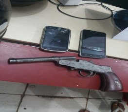 Adolescentes são apreendidos com arma artesanal após roubo na capital