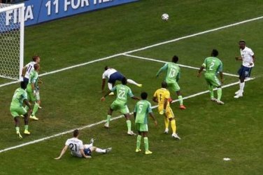 Em jogo tenso, França bate a Nigéria e se classifica para as quartas de final da Copa do Mundo