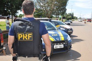 PRF realiza blitz no perímetro urbano para orientações 