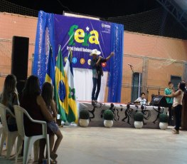 Festival Rondoniense de Artes agita estudantes em ginásio