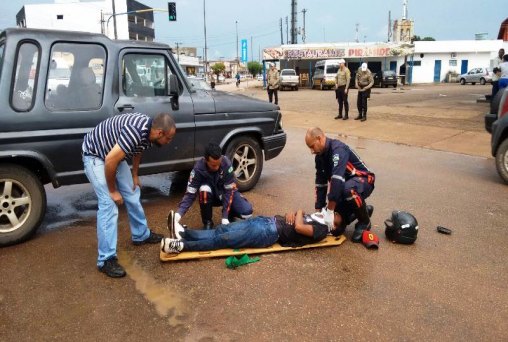 Acidente em cruzamento da capital deixa motociclista ferido