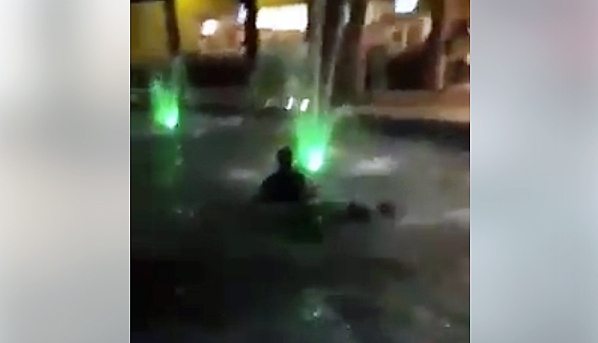 CALOR OU 'GORÓ'? Jovem transforma chafariz de Shopping de Porto Velho em piscina e vídeo viraliza