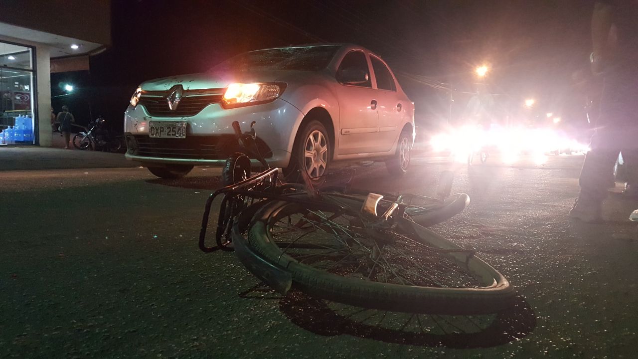 TRÂNSITO: Ciclista na contramão é atropelado por carro