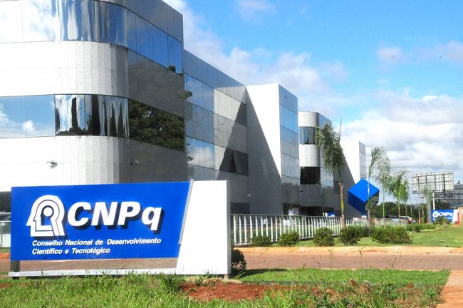 EDUCAÇÃO: CNPq suspende novas bolsas até liberação de crédito suplementar