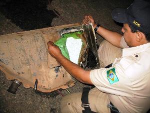 PRF apreende 6,1Kg de cocaína em tanque de combustível