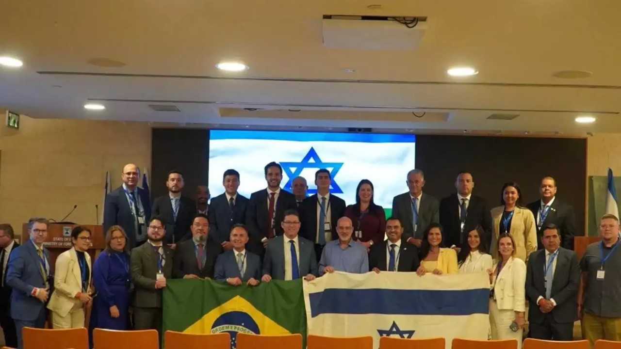 VIA JORDÂNIA: Governo brasileiro negocia a saída da comitiva de políticos retidos em Israel 
