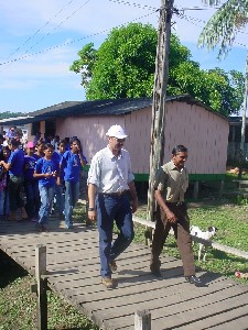 Prefeito, vereadores e secretários municipais visitam Baixo Madeira - Foto