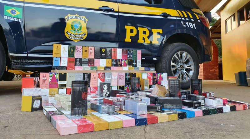 FLAGRANTE: Carga com quase 300 perfumes falsos é apreendida pela PRF na BR-364