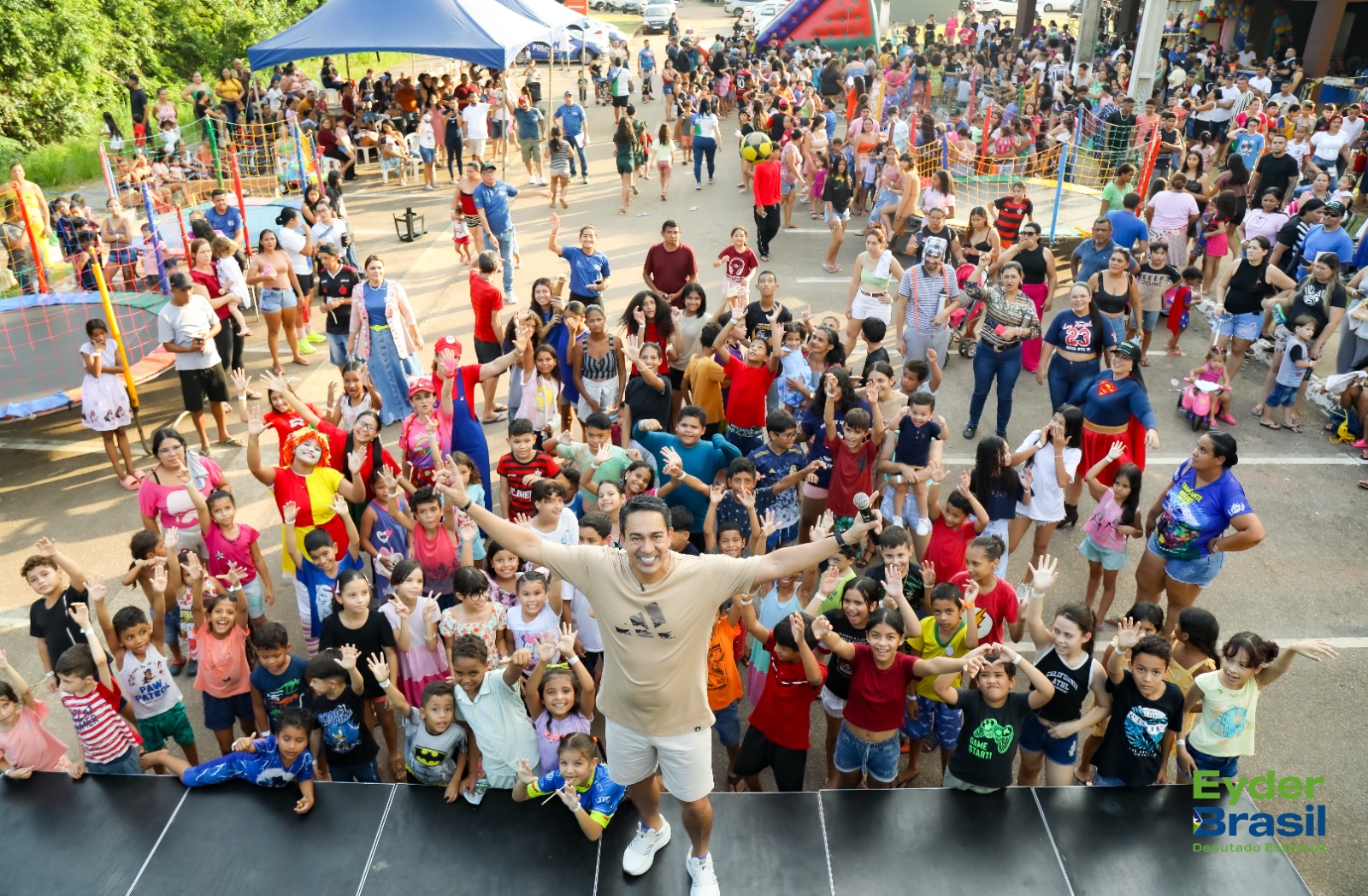 EYDER BRASIL: Mais de mil crianças participam de festa promovida por deputado no morar melhor