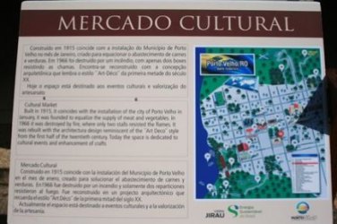 Placa da Semdestur informa mal turistas que chegam a Rondônia