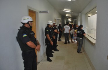 Clima fica tenso após plenária que aprovou proposta do governador a professores grevistas - Fotos e Vídeo