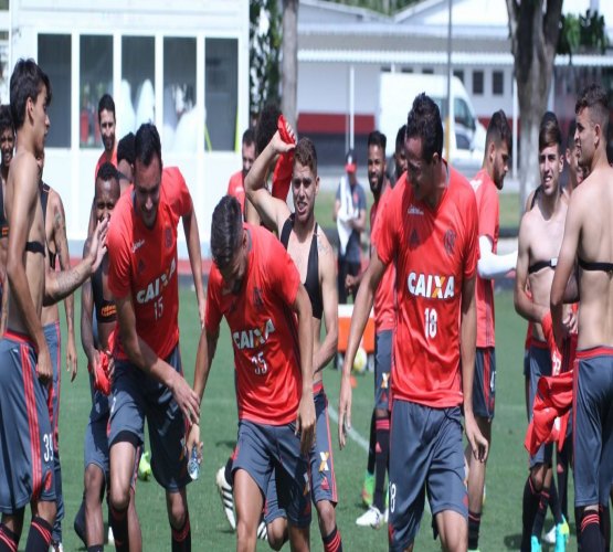 Atlético-MG e Flamengo duelam no Mineirão sonhando com o título