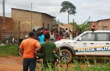 Adolescente de 17 anos é executado a tiros em casa de amigas na manhã desta terça-feira - Confira Vídeo