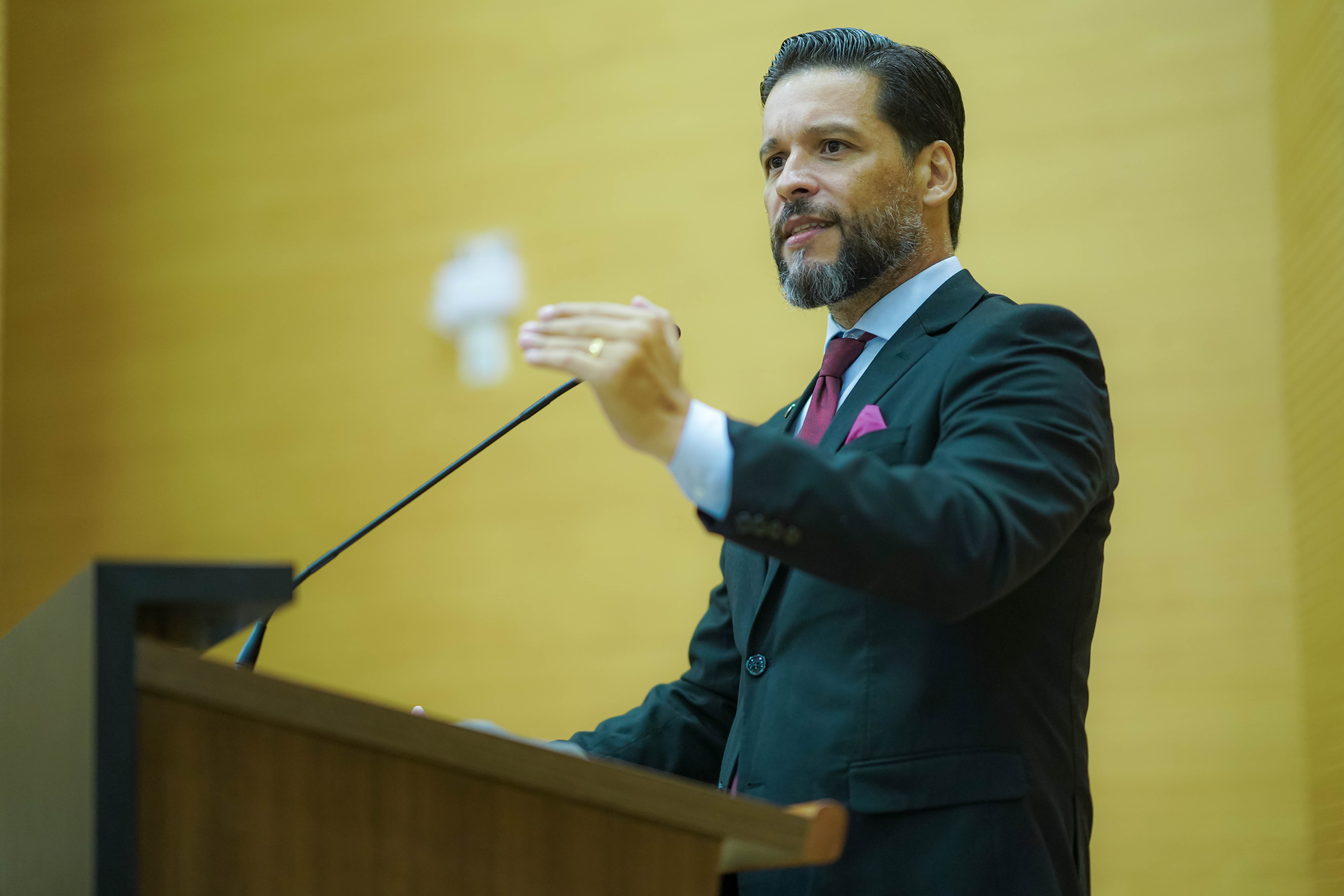 TEM SOLUÇÃO: Delegado Camargo denuncia manobra do governo que beneficiou a Energisa