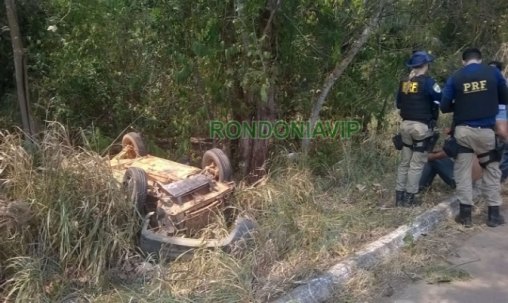 Buraco na pista causa acidente na BR-364