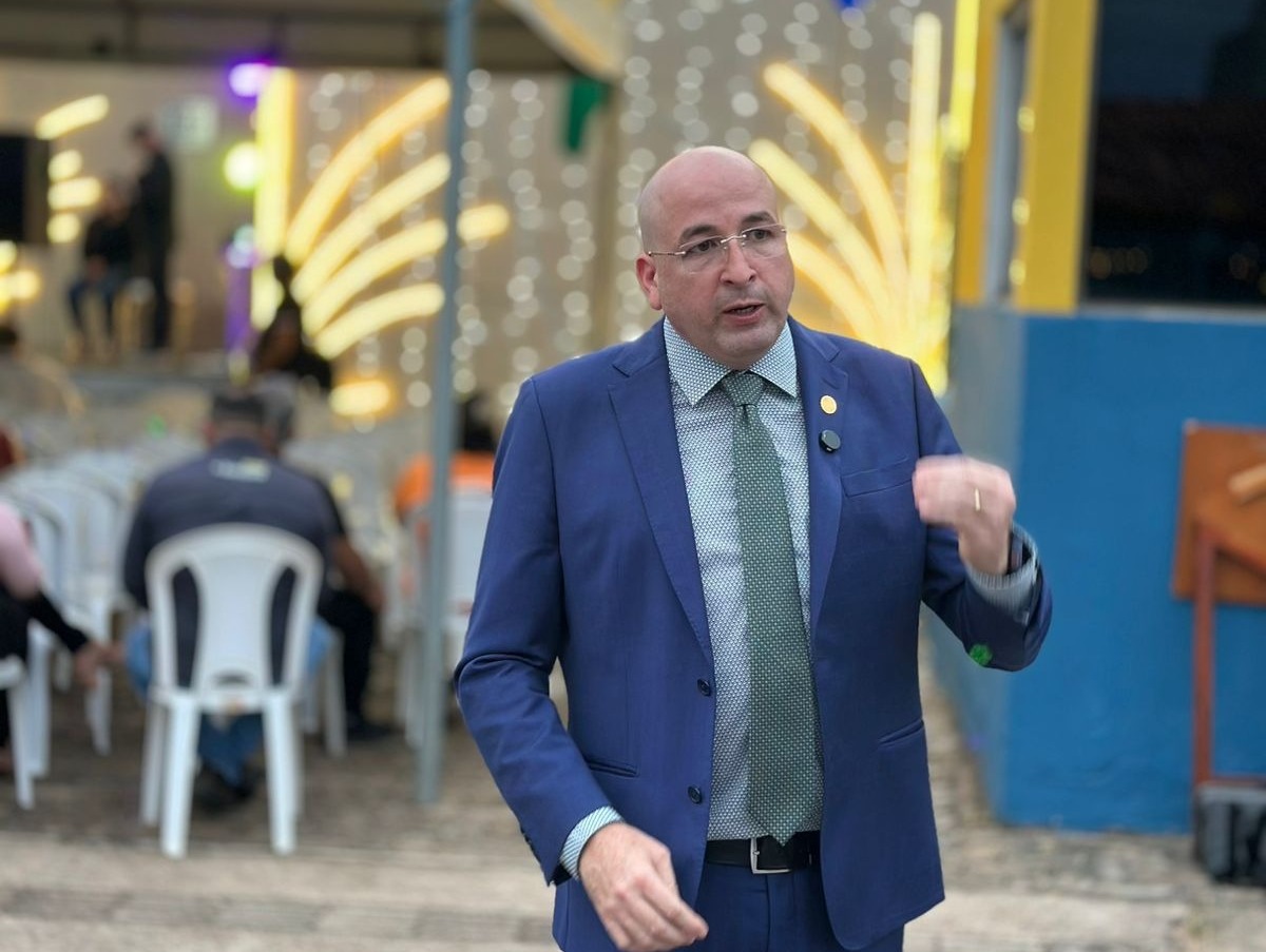 GEDEÃO NEGREIROS: Vereador solicita limpeza e roçagem de calçadas no Parque Amazônia