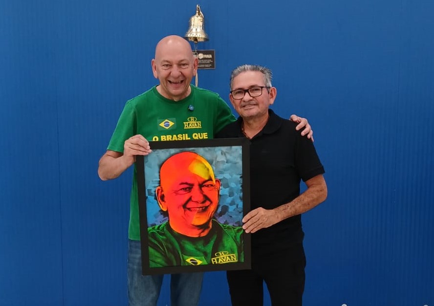 ELIARDO LIMA: Artista plástico rondoniense entrega obra para Luciano Hang