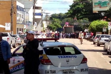 TRANSTORNO - Camponeses macham em avenida no centro da Capital