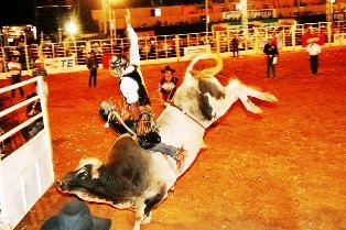 Candeias recebe 14ª Festa do Peão Boiadeiro