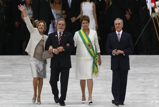 Dilma dá posse a Lula como ministro da Casa Civil 