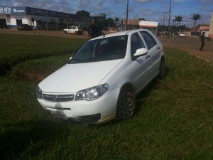 Motorista perde controle e cai em buraco as margens da BR