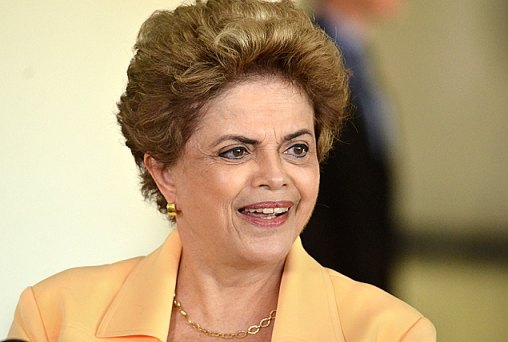 Relator de comissão anuncia parecer favorável ao impeachment de Dilma