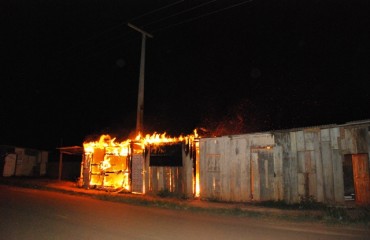 SINISTRO - Incêndio destrói barraco na zona leste