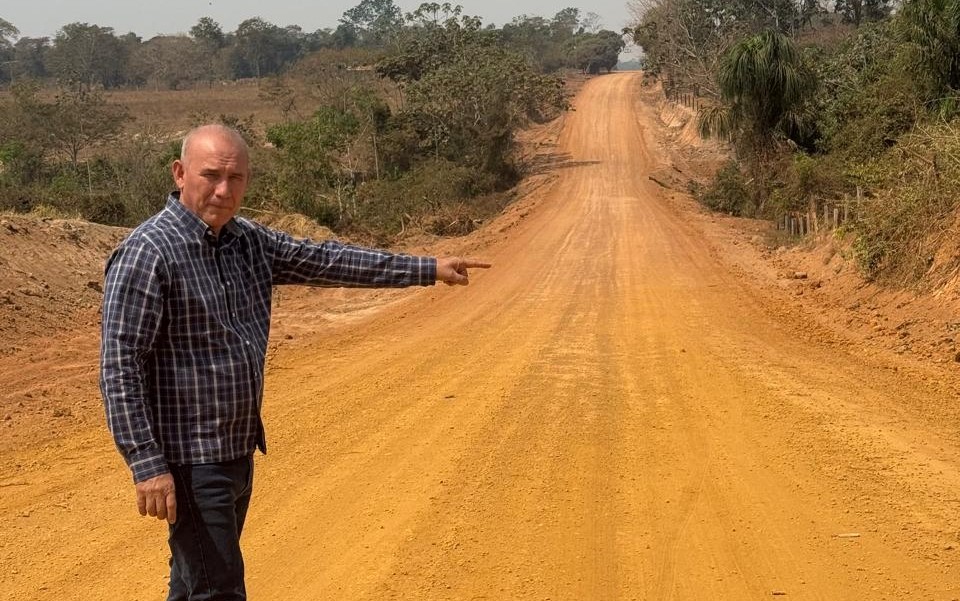 EZEQUIEL NEIVA: Deputado vistoria obras de melhoria na Linha 5, em Cerejeiras