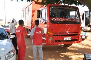 Bandidos furtam cofre de caminhão da Coca Cola 