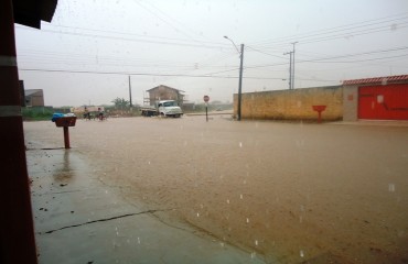 Bairro Agenor de Carvalho apresenta vários pontos de alagamento durante chuva – Fotos